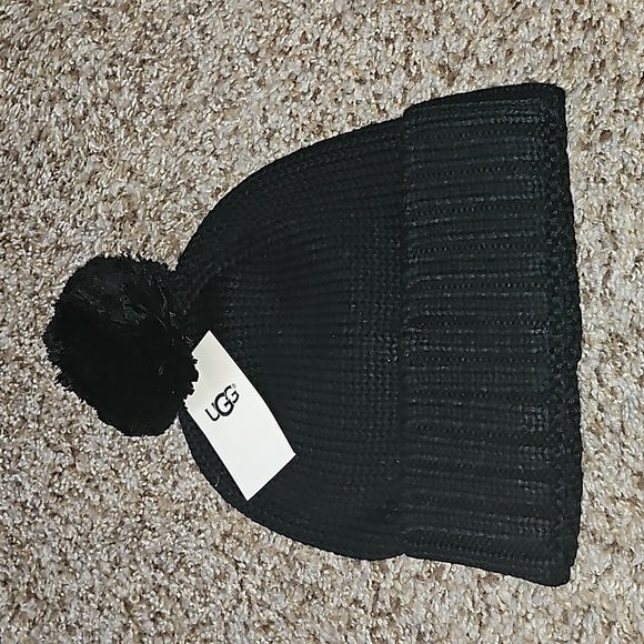 UGG Cuff Hat with Pom - Picture 3 of 4